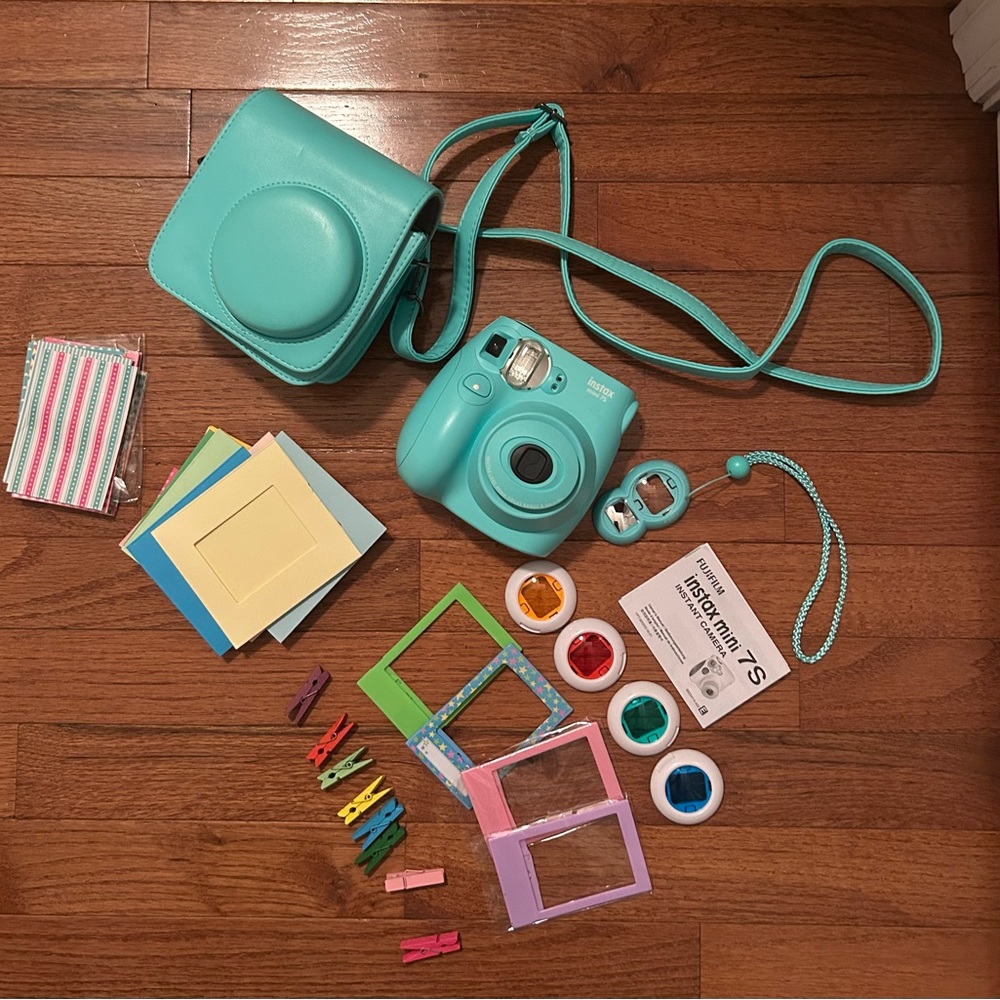 Fujifilm Instax Mini 7S in Teal with Accessories